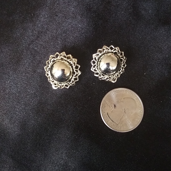 Silver clipon clip on circle flower border earring - Picture 8 of 9
